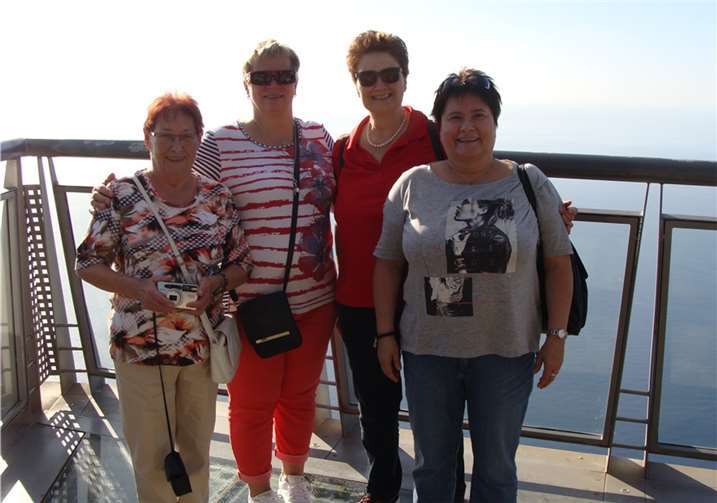 Die reisefreudigen Keglerinnen auf dem Skywalk von Madeira v.li. Marlene Racke, Conny Doll, Hildegard Buhr, Hiltrud Brüser. Es fehlt wegen Krankheit: Brigitte Rausch. Privat