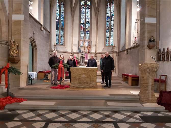 Die restaurierte Figur wird zunächst im Altarraum für alle Kirchenbesucher ausgestellt. Foto: privat