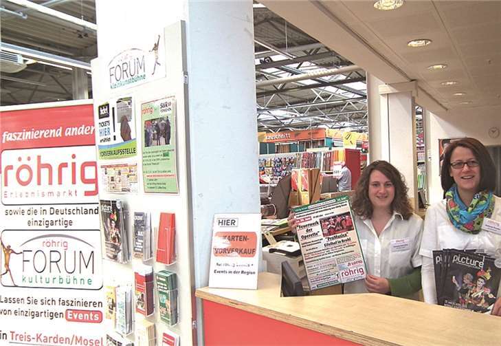 Die röhrig-Mitarbeiter informieren gerne über die vielfältigen Kultur-Events in der Kulturbühne im Baumarkt und in der Region.  Privat