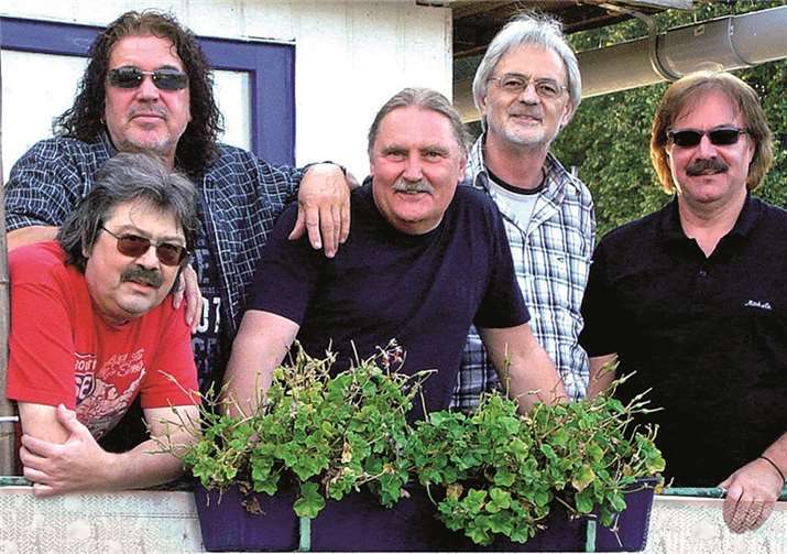 Die röhrig-forum-Kulturbühne bietet eine Busfahrt auf die Koblenzer Festung mit dem Besuch der Oldie-Night mit der Gruppe „Terra Nova“ an.privat