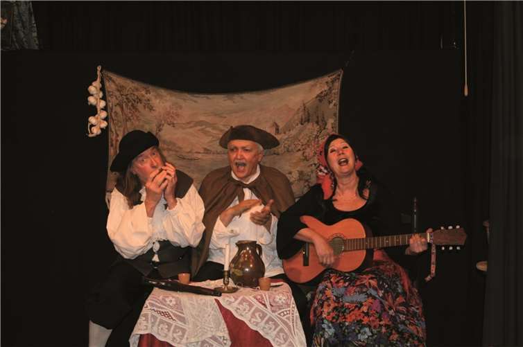 Die röhrig-forum Kulturbühne lädt ein zu einer Exklusivvorstellung im kleinsten Theater in Rheinland-Pfalz in Kliding.privat