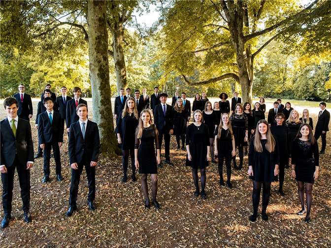 Die röhrig-forum Kulturbühne versteigert jetzt für den guten Zweck wieder neue Events, wie zum Beispiel auch Eintrittskarten für das Mosel-Musik-Festival am 21. August in Treis-Karden.Foto: Röhrig