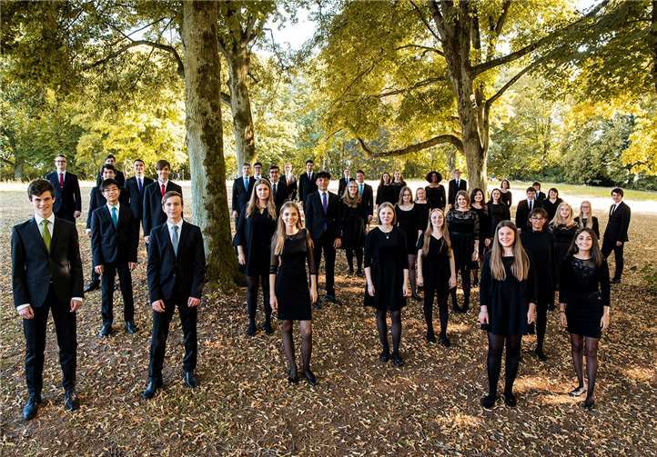 Die röhrig-forum Kulturbühne versteigert jetzt für den guten Zweck wieder neue Events, wie zum Beispiel auch Eintrittskarten für das Mosel-Musik-Festival am 21. August in Treis-Karden.Foto: röhrig/Finn Loew