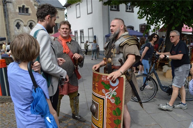 Die römische Militärangehörigen zogen das Interesse auf sich.  Fotos: AB