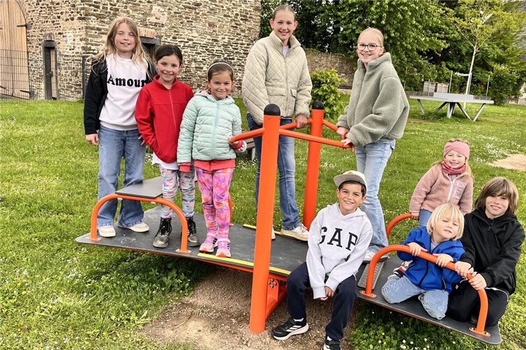 Die rollstuhlgerechte Wippe ist das erste barrierefreie Spielgerät im Stadtgebiet. Auch 2027 werden die Einnahmen des Kinderfestivals wieder in Westum eingesetzt werden.