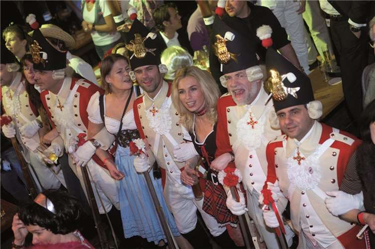 Die roten Funken werden auch diesmal wieder dabei sein und für gute Stimmung im großen Holzzelt sorgen. privat