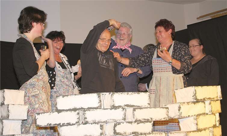 Die rund 15-köpfige Gruppe, bei der sowohl Menschen mit als auch ohne Behinderung mitspielen, begeisterte das Publikum mit einer abwechslungsreichen Szenenfolge.Privat