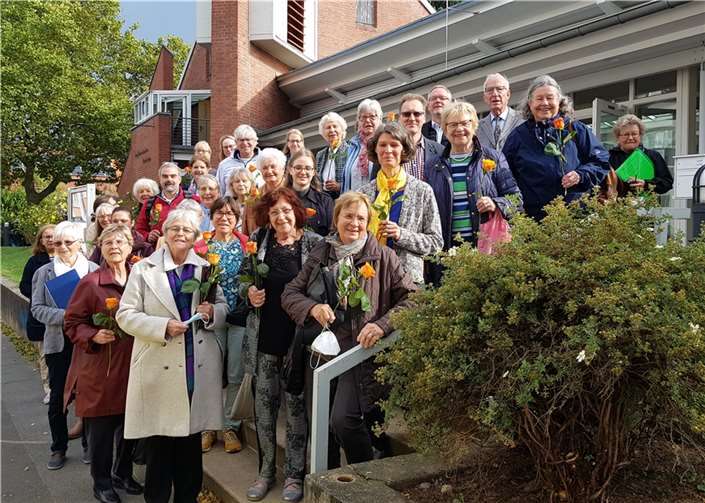 Die rund 50 anwesenden Mitglieder aus beiden Chören durften zum ersten mal seit Coronabeginn wieder ohne Maske im Gottesdienst singen.Foto: privat