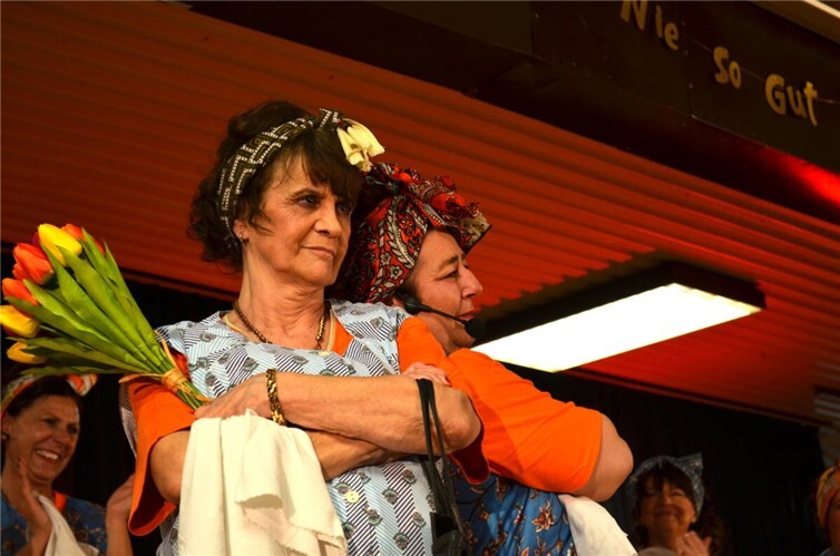 Die scheidende Präsidentin Irmgard Köhler mit ihrer Nachfolgerin Biggi Geef. Foto: AKS