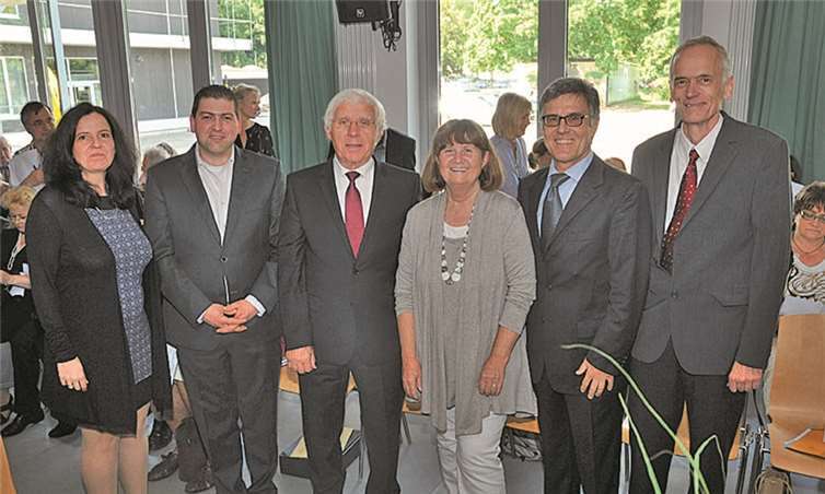 Die scheidende Schulleiterin Bettina Rekate wurde im Rahmen einer Feierstunde im Kreis von Vertretern aus Politik und Wirtschaft, den Schulleiterkollegen aus der Region in den Ruhestand verabschiedet.-RÜ-