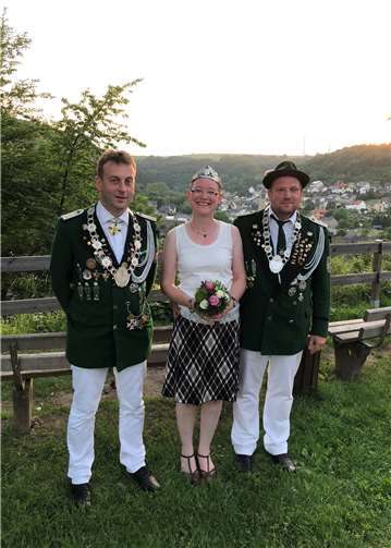 Die scheidenden Majestäten Frank Krayer, Esther und Rolf Doll.Foto: privat