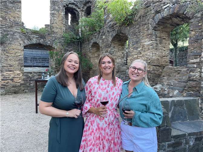 Die scheidenden Majestäten (v.l.): Shanice Boes, Sina Hoffmeyer und Kathrin Harz.
