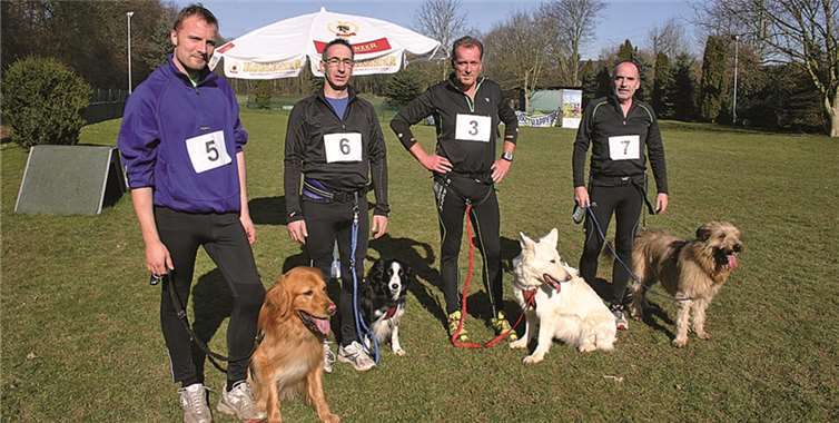 Die schnellste vier Teilnehmer des zweiten Spendenlaufs zugunsten des Remagener Tierheims. RÜ