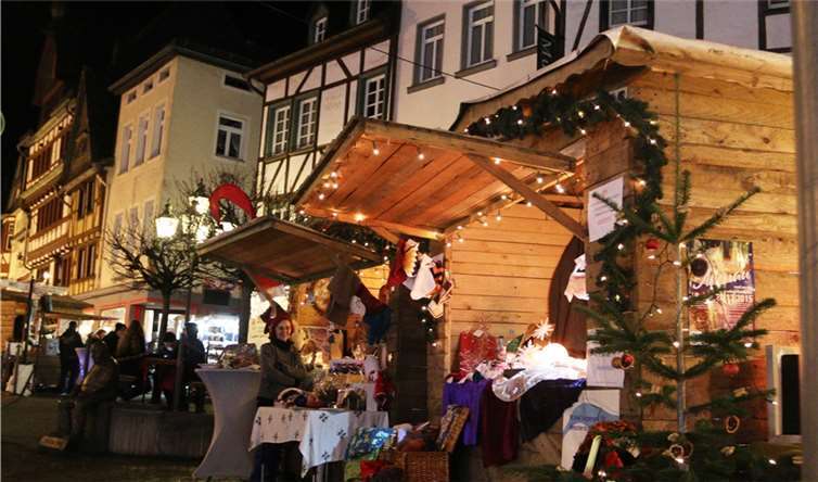 Die schöne Atmosphäre am Markt lockte viele Besucher an. SES