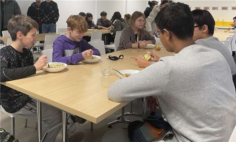 Die schuleigene Mensa erstrahlt nun in neuem Glanz und lädt zum Verweilen ein.  Foto: privat