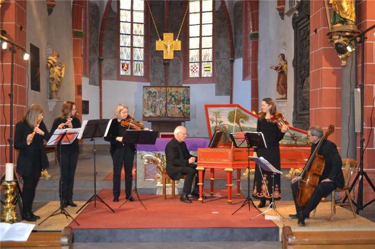Die sechs Musici – Milena Schuster, Violine und später auch Sopran, Ulrike Friedrich und Mariya Miliutsina, Traversflöten, Christina Veltman, Viola, Robert Nikolayczik, Violoncello, und Johannes Geffert, Cembalo.  Foto: E.T. Müller