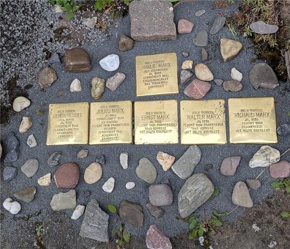 Die sechs neuen Stolpersteine.