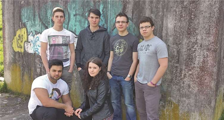 Die sechsköpfige Band Project Entertainment aus Adenau sorgt in diesem Jahr für Stimmung im Gerätehaus der Feuerwehr Adenau.privat