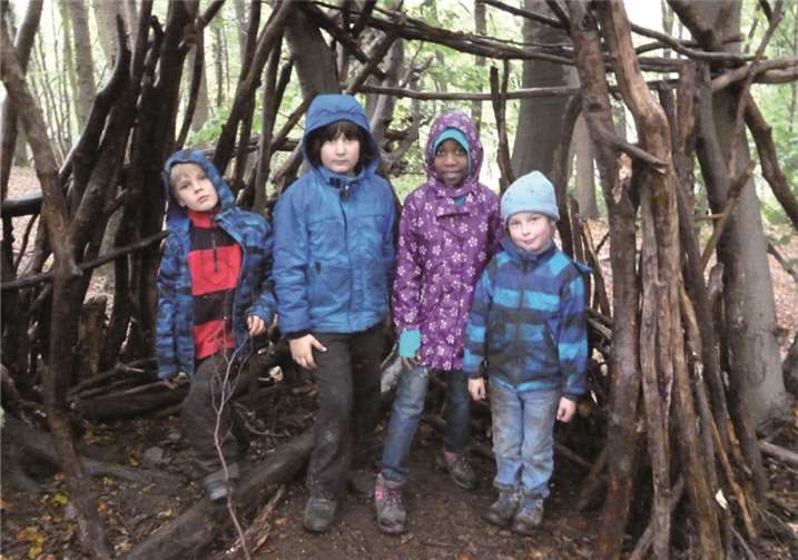Die selbst gebaute Waldhütte kann sich sehen lassen.Privat