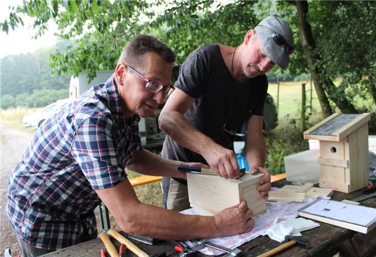 Die selbst gebauten Vogelhäuschen waren bei großen und kleinen Besuchern der Renner. Fotos: DU