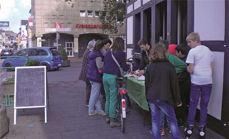 Die selbst gemachten Köstlichkeiten wurden vor dem Jugendzentrum verkauft.Privat