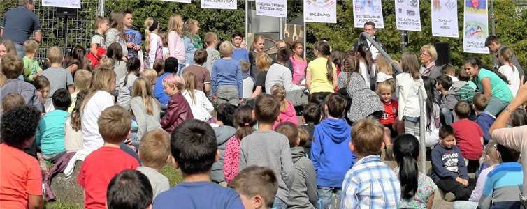 Die selbstgestalteten Geburtstagskalender begeisterten die Besucher.