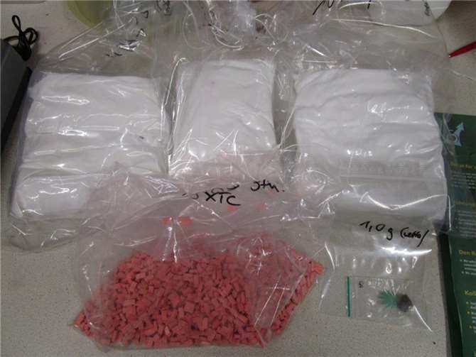 Die sichergestellte Menge der Betäubungsmittel aus dem Auto des 44-jährigen. Foto: Polizei