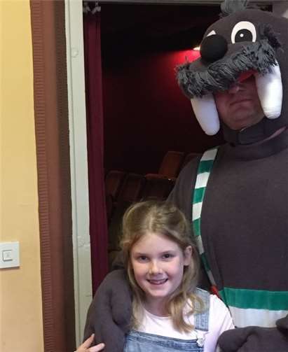 Die siebenjährige Anna umarmte „Max“ und mochte gar nicht mehr von ihm loslassen.Foto: privat