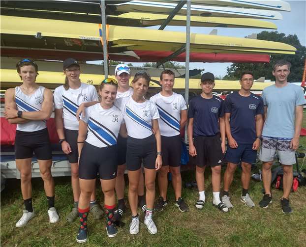 Die siegenden Ruderinnen und Ruderer wurden mit „ Radaddelchen“ und Pokalen ausgezeichnet. Foto: privat