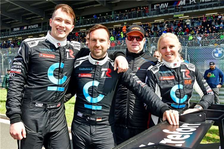 Die siegreiche Besatzung des Teichmann KTM (v.li) Constantin Schöll, Lokalmatador Hendrik Still, Stephan Bodmerkel und Laura Kraihamer.