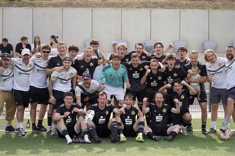 Die siegreiche Mannschaft.