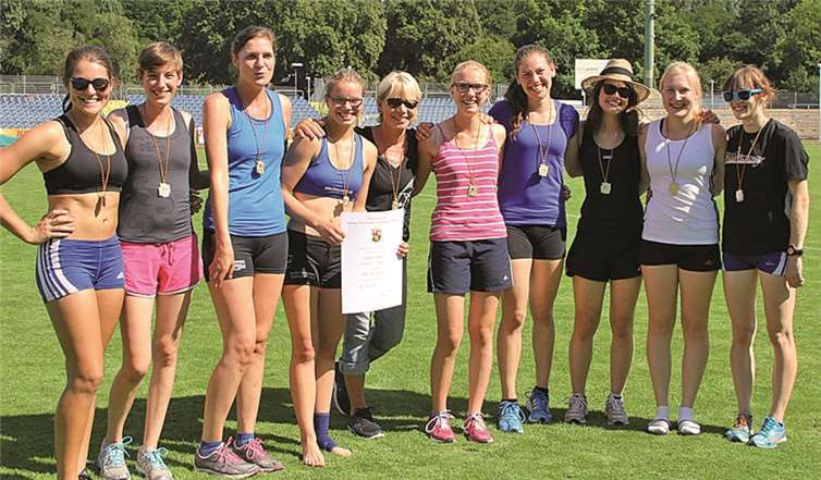 Die siegreiche Mannschaft der Mädchen des Megina-Gymnasiums Mayen (von links): Julia Walderich, Nina Blank, Alexandra Zündorf, Annalena Rohr, Anne Schütte, Clara Engelhardt, Annika Theisen, Kira Roscher, Pia Stein und Anna-Lena Theisen.privat