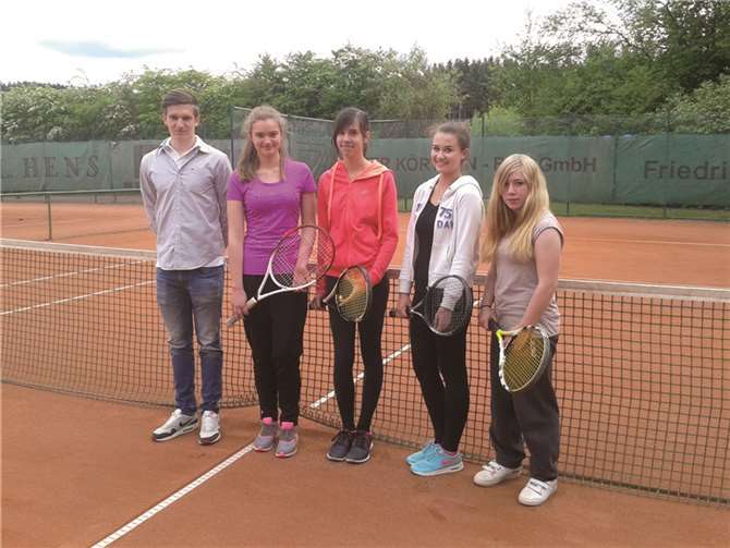 Die siegreiche Mannschaft (von links): Trainer Felix Hahne, Celina Diederich, Franziska Görgen, Dominika Domroslova und Rebecca Limberg.privat