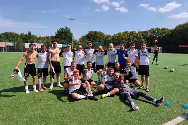 Die siegreiche Truppe nach dem Spiel.