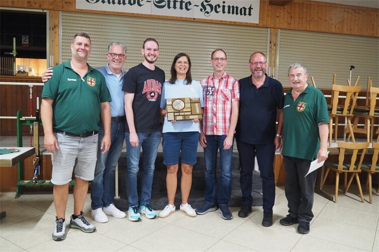 Die siegreichen Altstadtmeister 2026, „ FWG Mülheim-Kärlich“,         links  der 2. Vorsitzender Carsten Weidung und rechts der 1. Vorsitzende Karl-Heinz Flöck.der St. Eustachius Schützengesellschaft Kärlich