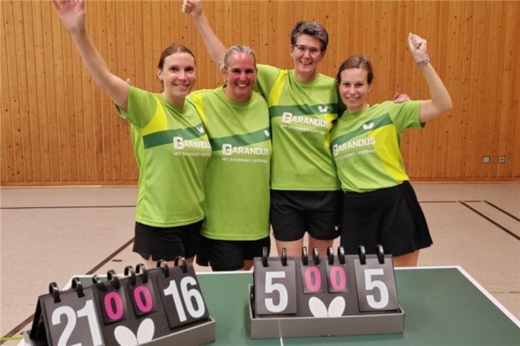 Die siegreichen Damen von links nach rechts: Gabi Jansen, Sandra Hänel, Petra Schoulen, Julia Winandi