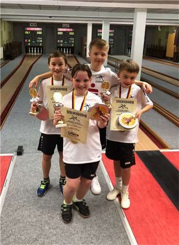 Die siegreichen Jungs und Mädchen U10.