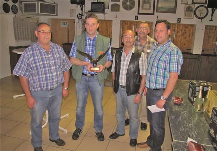 Die siegreichen Schützen vom Preisschießen am Samstag (v.l.): Jürgen Rausch (Brudermeister), Frank Krayer, Edi Rausch, Heinz Breil (Schießmeister) und Carlo Rausch. privat