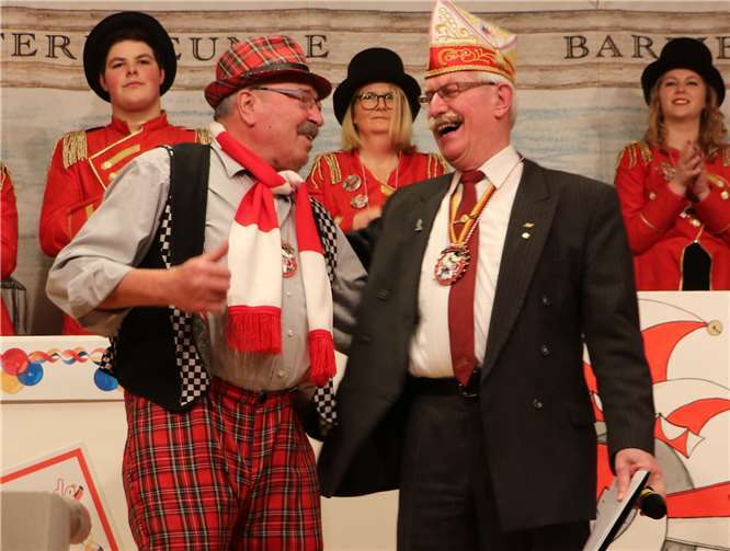 Die silberne Ehrennadel der RKK wurde Rudi Löhr verliehen.