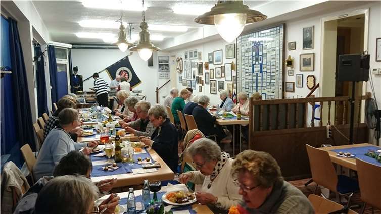 Die sog. „Marinefrauen“ trafen sich in der MK-Messe zu ihrem traditionellen Jahresessen.  Foto: privat