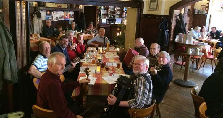 Die sogenannte Rentnerband mit Pastor Heinz Christ.privat