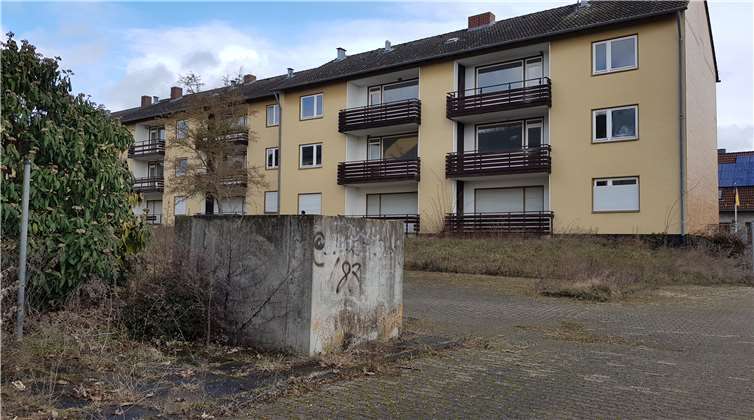 Die sogenannte Yellowtown-Siedlung soll umfassend saniert werden und zu einer modernen und energieeffizienten Wohnanlage werden. Die jüngsten Beschlüsse des Mendiger Stadtrates bereiten dem Investor und ersten wohnungssuchenden Interessenten jedoch aktuell große Sorgen. Foto: privat