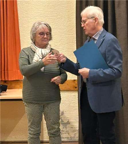 Die starke Verbundenheit zum Chorgesang bewies die Ehrung von Marga Fiege für 40 Jahre Chormitgliedschaft. Foto: privat