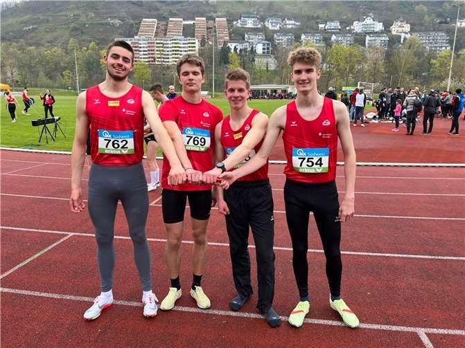 Die starke, männliche U20-Staffel der LG Rhein-Wied (von links: Eric Kreuter, Robin Ott, Paul Jacobi, Robin Franz) knackte die Norm über 4x400 Meter und erlangte den Titel des Rheinlandmeisters.  Foto: privat