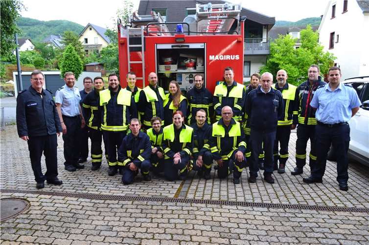 Die stellv. Wehrleiter der Verbandsgemeinden Cochem und Kaisersesch, die Lehrgangsteilnehmer und die Kreisausbilder.