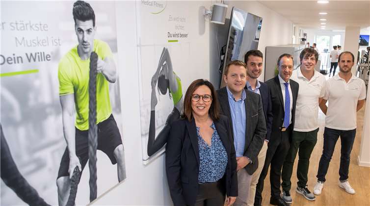 Die stellvertretende Landrätin des Rhein-Sieg-Kreises, Silke Josten-Schneider (links), ließ es sich nicht nehmen, bei der Eröffnung von dmt. Medical Fitness Bad Neuenahr dabei zu sein.