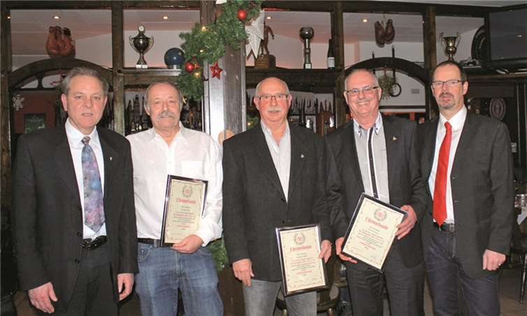 Die stellvertretenden Vorsitzenden Ralf Rump und Jörg Wucherpfennig mit den neuen Ehrenmitgliedern (v.l.n.r.): Josef Quirbach, Matthias Müller und Manfred Bauer. privat