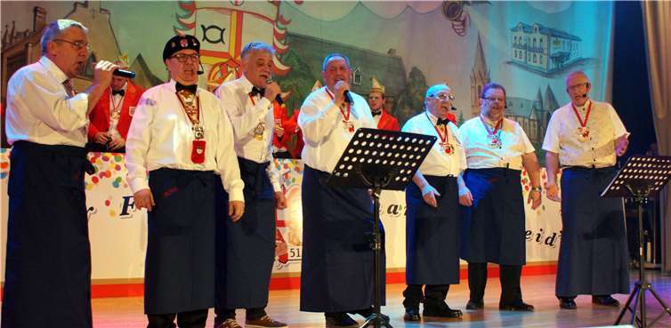 Die stimmgewaltigen Männer der „Mauerbach Mösche“ trugen kölsche Karnevals-Hits vor.