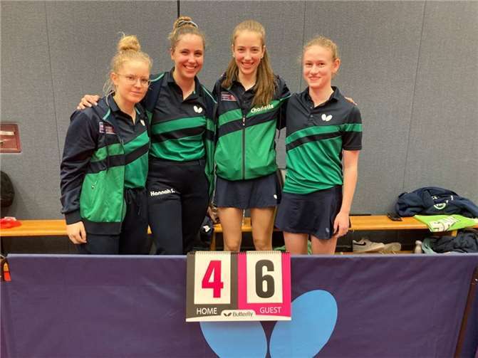 Die stolze Damenmannschaft nach dem Sieg in Düsseldorf von links: Steffi Hoffmann, Hannah Schönau, Charlotte Schönau, Luisa Düchting. Foto: privat