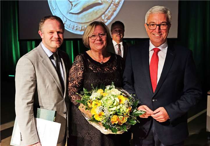 Die stolze Empfängerin der Plakette wurde unter anderem vom Neuwieds Oberbürgermeister Jan Einig beglückwünscht.Foto: privat